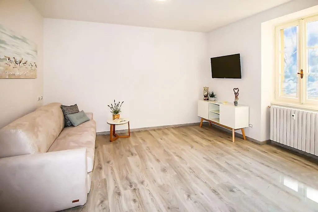 Apartment Casa Ariel, In Piazza A Colico, Como Lake Italy