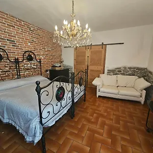 Apartment Lago Ground Floor- Pet Friendly Stay-private Garden-parking-lake View - Bike Friendly Holiday House, Colico